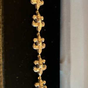 14k white gold diamond fleur-de-lis bracelet